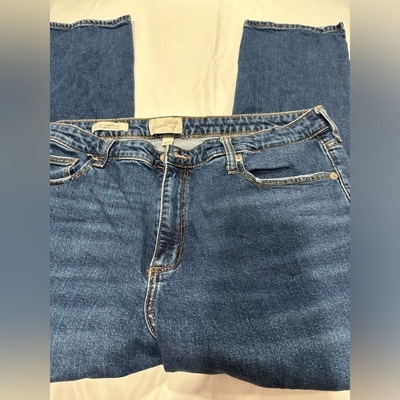 Universal Thread High Rise Slim Straight 18/34R - Picture 4 of 13